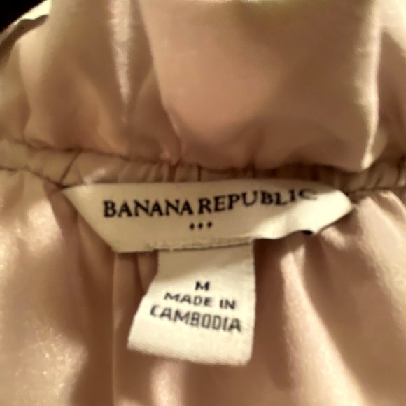Banana Republic Sleeveless Neutral Light Beige Blouse with Ruffle Neck - Picture 3 of 3